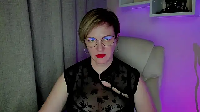 Snapshot of feliziaDesire chatting on 07.14.26 feliziaDesire online show from 07.14.26