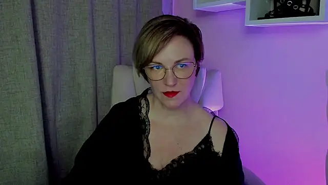 Snapshot of feliziaDesire chatting on 07.18.26 feliziaDesire online show from 07.18.26