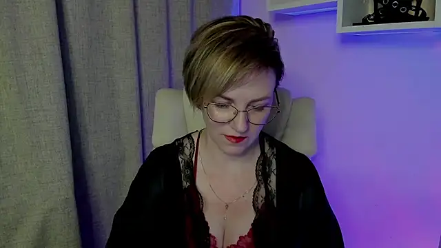 Snapshot of feliziaDesire chatting on 07.21.26 feliziaDesire online show from 07.21.26