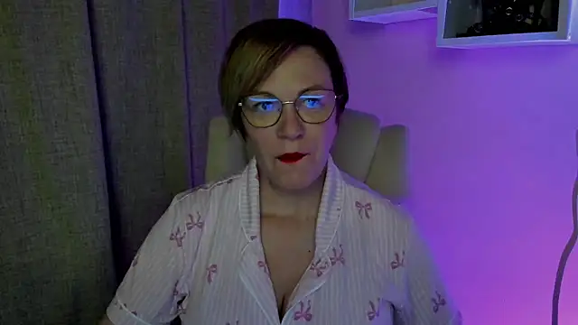 Snapshot of feliziaDesire chatting on 07.22.26 feliziaDesire online show from 07.22.26