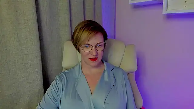 Snapshot of feliziaDesire chatting on 07.28.26 feliziaDesire online show from 07.28.26