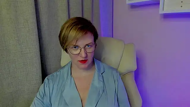 Snapshot of feliziaDesire chatting on 07.28.26 feliziaDesire online show from 07.28.26
