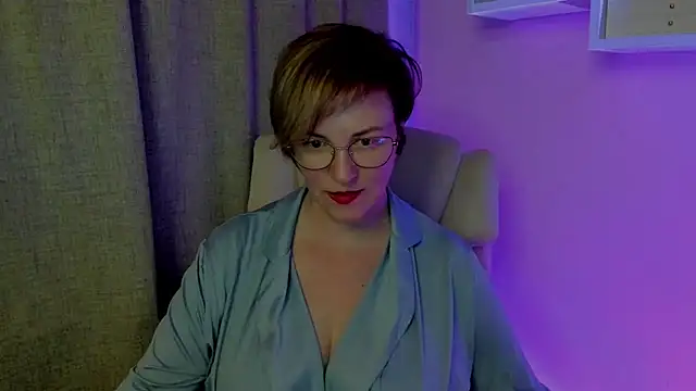Snapshot of feliziaDesire chatting on 07.28.26 feliziaDesire online show from 07.28.26