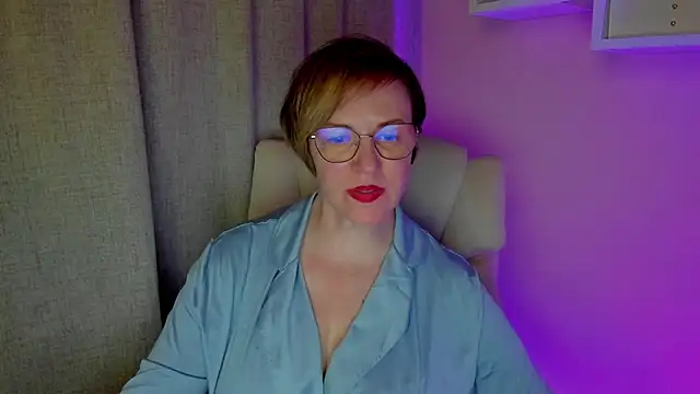 Snapshot of feliziaDesire chatting on 07.28.26 feliziaDesire online show from 07.28.26