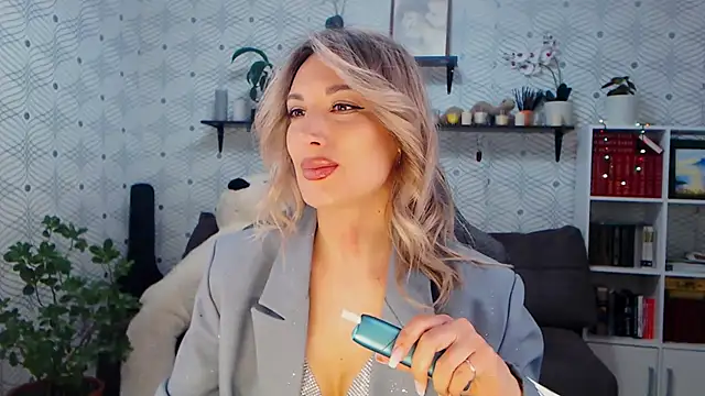 MillaXQueen online show from 04.07.26