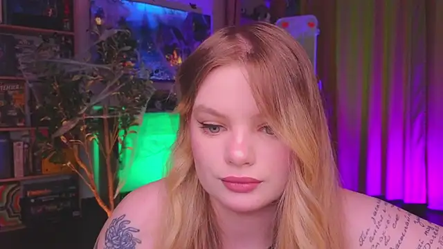 Snapshot of Hottie_Jane chatting on 10.24.25 Hottie Jane online show from 10.24.25