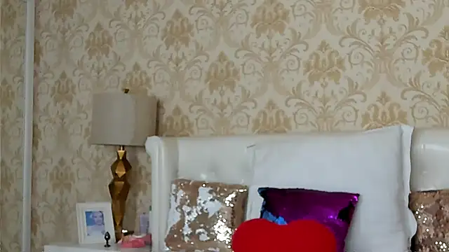 JuliaHunts online show from 01.18.26