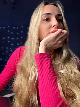 Snapshot of minalawarden chatting on 12.15.25 minalawarden online show from 12.15.25