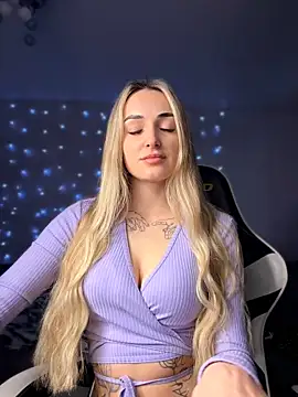 Snapshot of minalawarden chatting on 12.16.25 minalawarden online show from 12.16.25