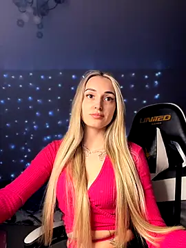 Snapshot of minalawarden chatting on 12.22.25 minalawarden online show from 12.22.25