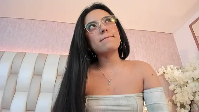 Snapshot of Rebeca_jones chatting on 02.19.25 Rebeca jones online show from 02.19.25