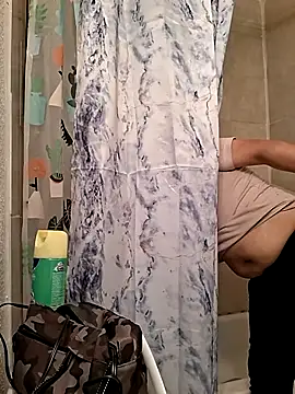 Snapshot of hungpenis210 chatting on 09.18.25 hungpenis210 online show from 09.18.25