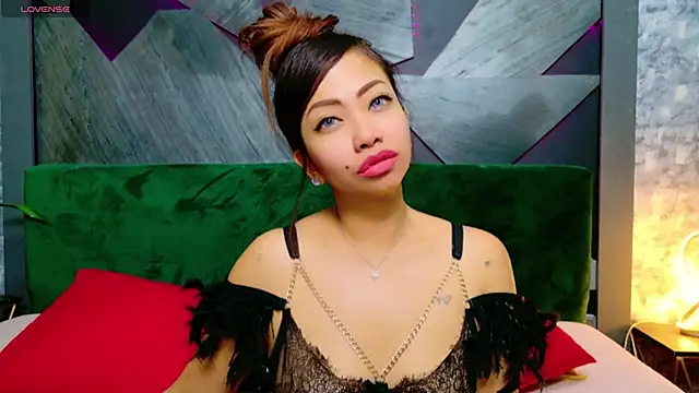 Snapshot of ElyaQuinn chatting on 01.13.25 ElyaQuinn online show from 01.13.25