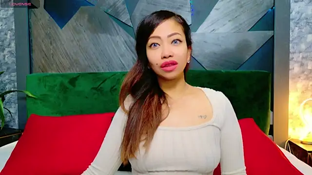 Snapshot of ElyaQuinn chatting on 01.14.25 ElyaQuinn online show from 01.14.25