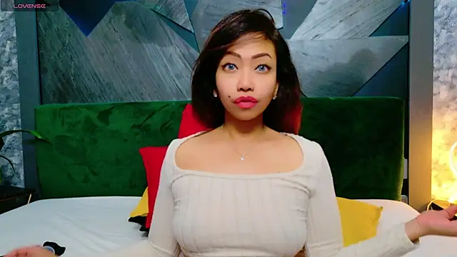 Snapshot of ElyaQuinn chatting on 01.14.25 ElyaQuinn online show from 01.14.25