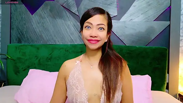 Snapshot of ElyaQuinn chatting on 01.22.25 ElyaQuinn online show from 01.22.25