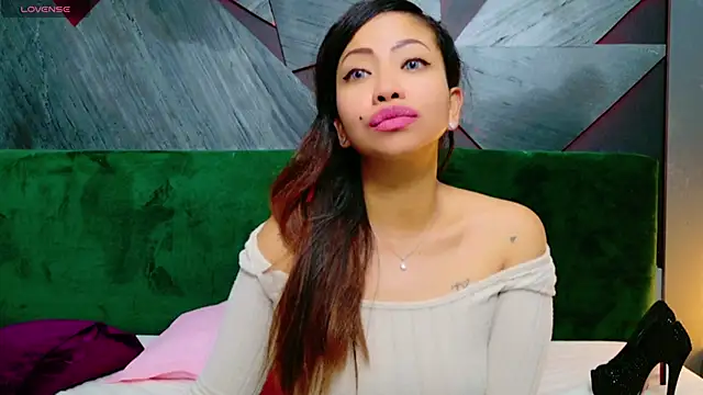 Snapshot of ElyaQuinn chatting on 02.02.25 ElyaQuinn online show from 02.02.25