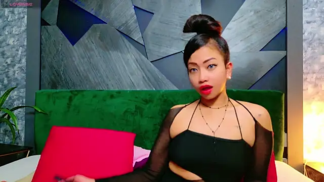 Snapshot of ElyaQuinn chatting on 02.08.25 ElyaQuinn online show from 02.08.25