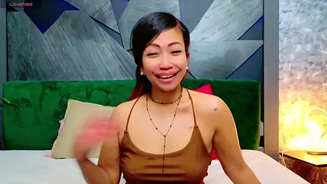 Snapshot of ElyaQuinn chatting on 02.22.25 ElyaQuinn online show from 02.22.25