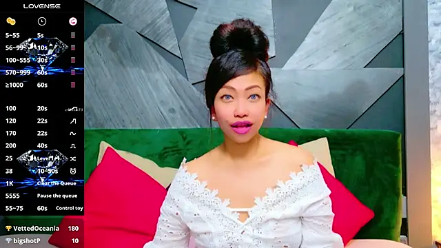 Snapshot of ElyaQuinn chatting on 03.08.25 ElyaQuinn online show from 03.08.25