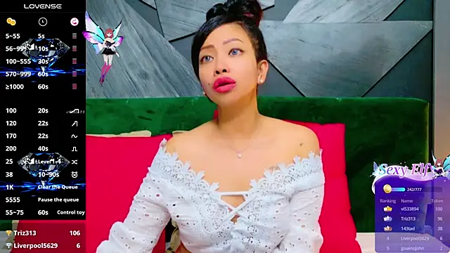 Snapshot of ElyaQuinn chatting on 03.22.25 ElyaQuinn online show from 03.22.25