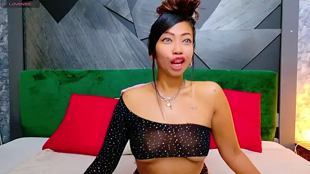 Snapshot of ElyaQuinn chatting on 09.25.25 ElyaQuinn online show from 09.25.25