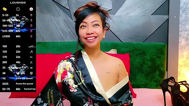 Snapshot of ElyaQuinn chatting on 10.06.25 ElyaQuinn online show from 10.06.25