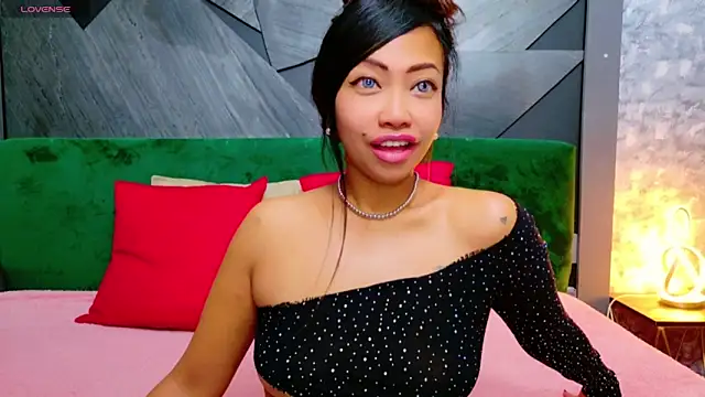 Snapshot of ElyaQuinn chatting on 10.08.25 ElyaQuinn online show from 10.08.25