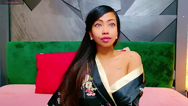 Snapshot of ElyaQuinn chatting on 10.10.25 ElyaQuinn online show from 10.10.25