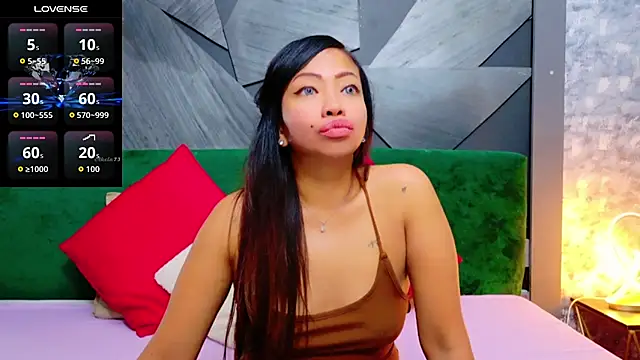 Snapshot of ElyaQuinn chatting on 10.16.25 ElyaQuinn online show from 10.16.25