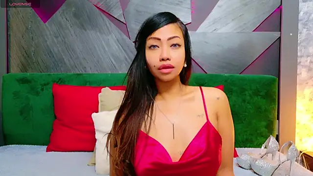 Snapshot of ElyaQuinn chatting on 10.29.25 ElyaQuinn online show from 10.29.25