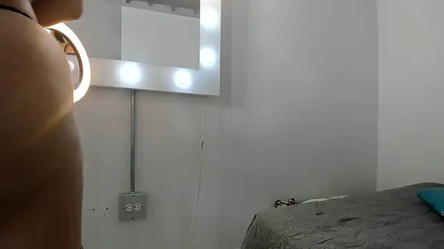 SEXXYLATINCOUPLE1 online show from 11.28.25