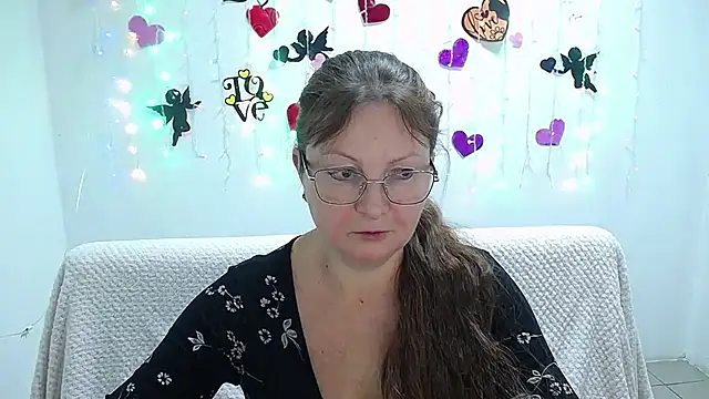 VanessaHotts online show from 02.17.25