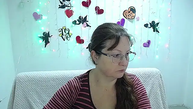 VanessaHotts online show from 02.19.25