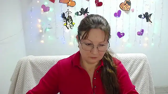 VanessaHotts online show from 02.28.25