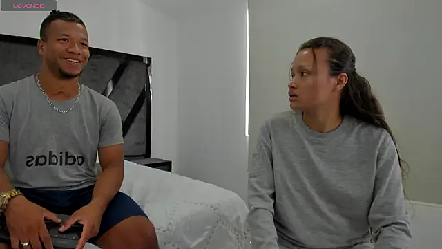 AnnieAndStefan online show from 12.03.24
