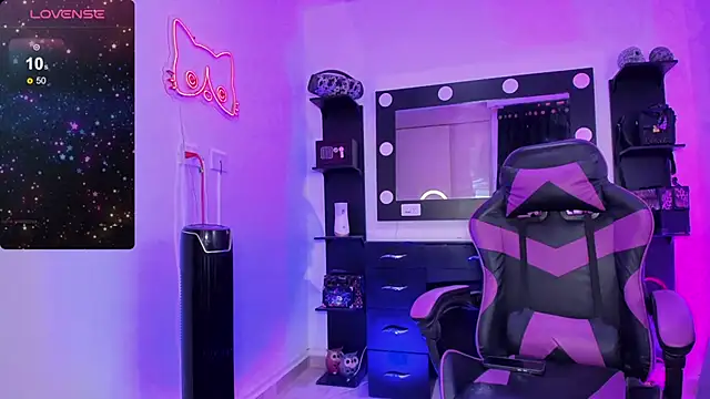 miss kitty online show from 12.23.25