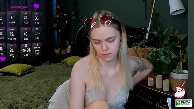 lady bellaa online show from 12.13.24