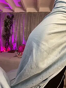 lonely shewolf online show from 04.10.26