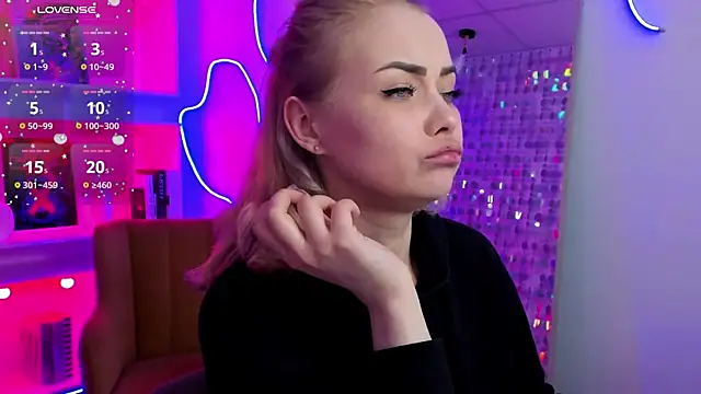 StephanieSweety online show from 04.03.26