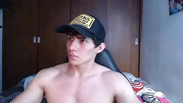 Snapshot of aresholland chatting on 12.18.24 aresholland online show from 12.18.24