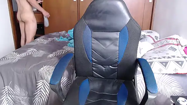 Snapshot of aresholland chatting on 12.19.24 aresholland online show from 12.19.24