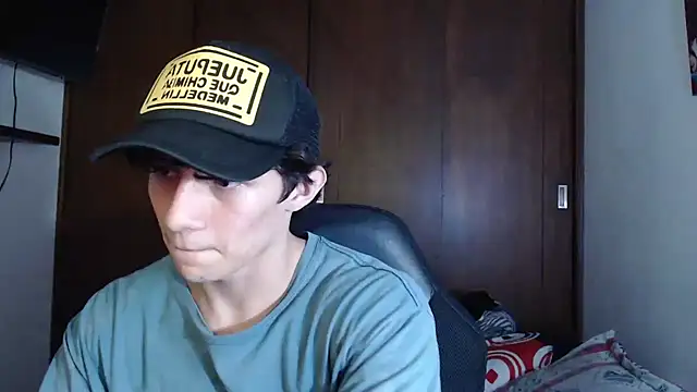 Snapshot of aresholland chatting on 01.04.25 aresholland online show from 01.04.25