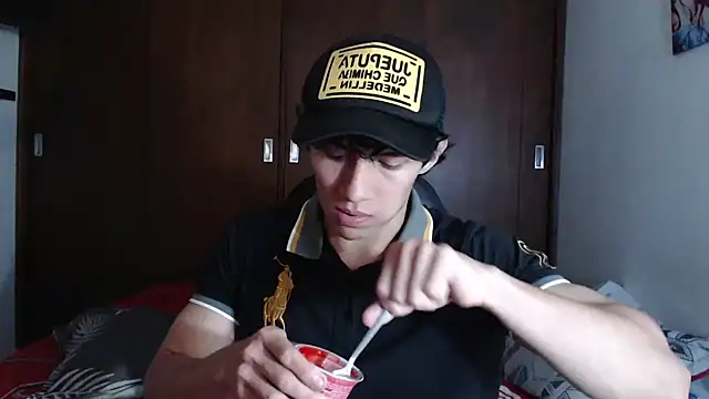 Snapshot of aresholland chatting on 01.06.25 aresholland online show from 01.06.25