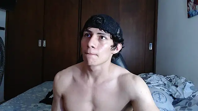 Snapshot of aresholland chatting on 02.13.25 aresholland online show from 02.13.25