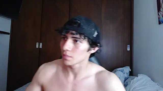 Snapshot of aresholland chatting on 02.14.25 aresholland online show from 02.14.25