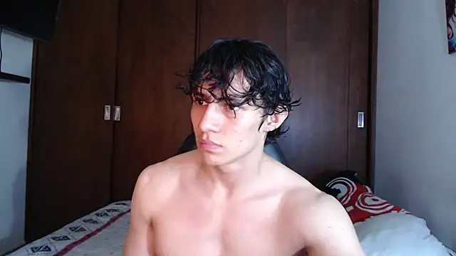 Snapshot of aresholland chatting on 02.21.25 aresholland online show from 02.21.25