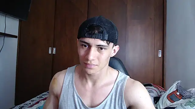 Snapshot of aresholland chatting on 03.05.25 aresholland online show from 03.05.25