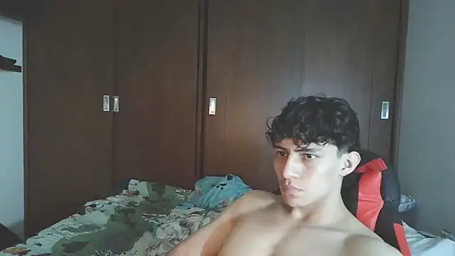 Snapshot of aresholland chatting on 10.06.25 aresholland online show from 10.06.25