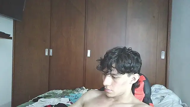 Snapshot of aresholland chatting on 10.13.25 aresholland online show from 10.13.25